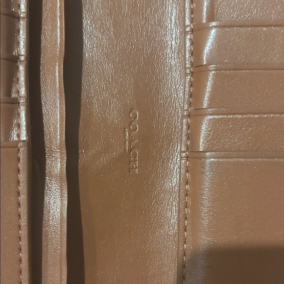 Authentic Coach Tan Leather Clutch Wallet - Pre Owned - Picture 6 of 9